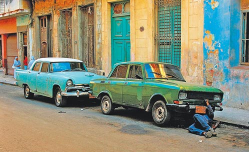 Поездка на Кубу - это экскурсия в прошлое. К старикам ретромобилям тут относятся бережно. Авто здесь все еще роскошь, а не средство передвижения.