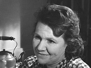 Нине Сазоновой особенно удавались роли мудрых матерей. В жизни это у нее не очень выходило. К сожалению, фотографией Михаила редакция не располагает.
