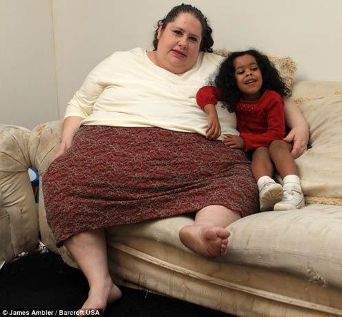В 2007 году Донна Симпсон стала самой толстой мамочкой в мире, родив дочку Жаклин. Фото Daily Mail