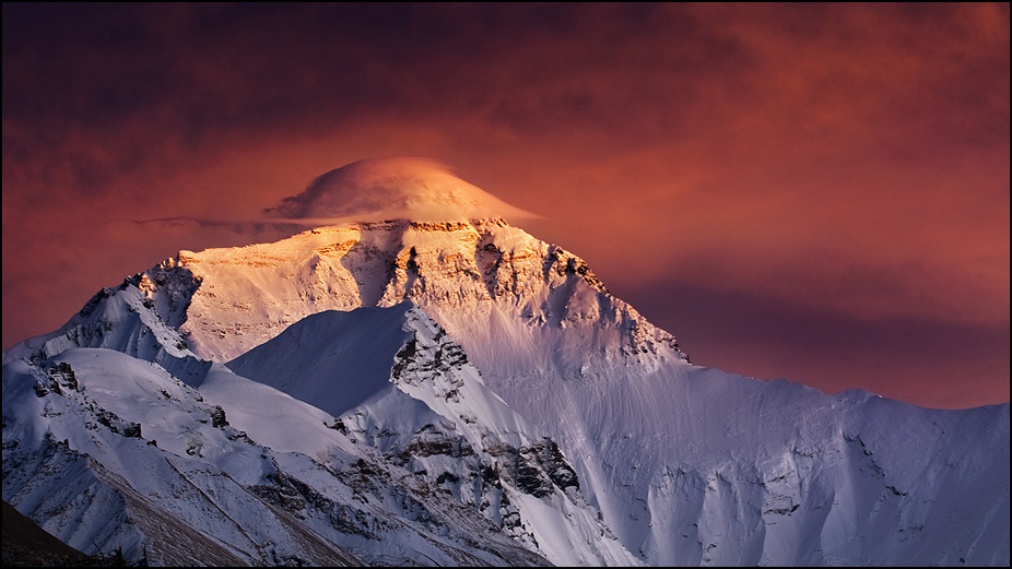 Закат в горах Тибета. Фотография Дмитрия Шатрова