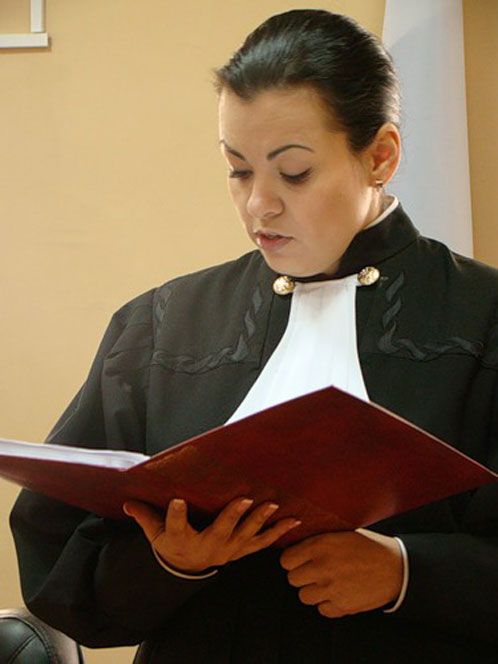В Бурятии федерального судью Ирину Левандовскую уволили из-за того, что женщина выложила в Интернет свои скандальные фото. Фото с сайта www.burinfo.org.