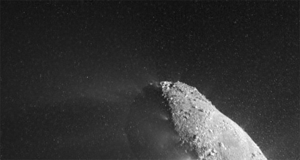 Рис. 6. Ядро кометы Хартли. Фото NASA/JPL/Caltech/UMD с сайта epoxi.umd.edu