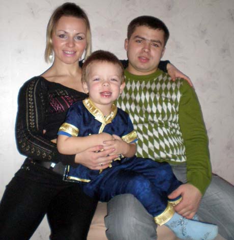 Ирина Мерлени вместе с мужем Андреем и сынишкой Артуром освятит кулич, писанки и колбасу.