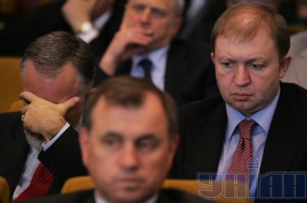 Весьма красноречивыми жестами и мимикой порадовали министр образования Дмитрий Табачник и свежеиспеченный львовский губернатор Василий Горбаль&hellip;