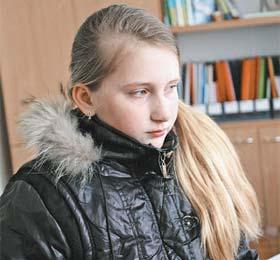 Родившаяся в Чернобыле десятилетняя Маша мечтает выучить английский и уехать как можно дальше (фото: Дмитрий Комаров)