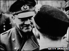 Гитлер совершил самоубийство через 2 месяца после того как был сделан этот снимок