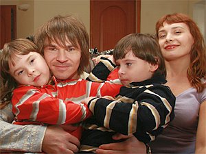 Даже двое детей не смогли удержать Диму Лоськова от ухода из семьи.