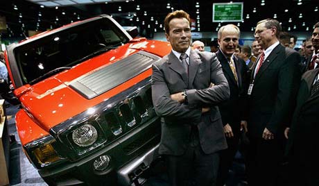Губернатор Калифорнии собрал целый автопарк джипов.
