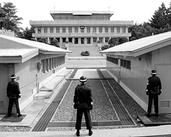 Эксперты сходятся во мнении, что война между Северной и Южной Кореями не нужна ни той, ни другой стороне (фото: Reuters)