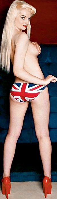 ...и снимается для эротических журналов в патриотичных трусиках цветов британского флага