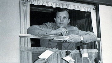 Снимки были сделаны во время визита Юрия Гагарина и  Валентины Терешковой в ГДР в 1963 году.