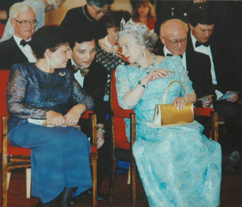 Наина Ельцина и королева Великобритании Елизавета II. Фото сделано в 1990-е гг.