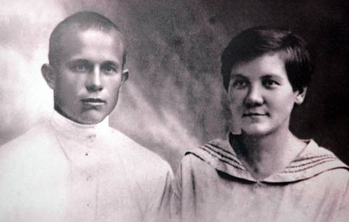 Никита Сергеевич Хрущев и Нина Петровна Кухарчук. Украинская ССР, 1924 г.