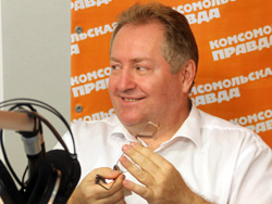 ...и депутат Госдумы, коммунист и «представитель Дома Обуховых» (так он себя называет) Сергей Обухов.