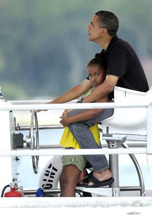 У Барака Обамы и его дочек - каникулы.