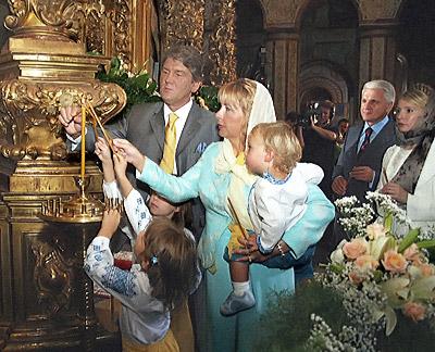 Победив на выборах, Ющенко сразу же поспешил ввести новые традиции празднования.