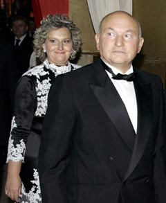 Елена Батурина и Юрий Лужков. Фото (c)AFP