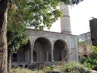 В Карабахе не осталось ни одного мусульманина, чтобы восстановить мечеть Гевхар-аги. Этим занимаются иранцы.