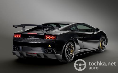 Lamborghini отдала честь гонкам