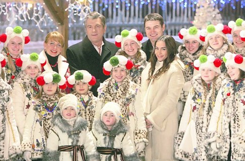 Первое семейство Украины. Президент Виктор Ющенко будет встречать праздник-2010 со своей большущей семьей. Фото: М. Маркив