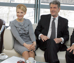 Юлия Тимошенко и  Виктор Ющенко во время визита в Брюссель. 23 марта