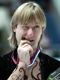 В минувшие выходные Евгений в восьмой раз выиграл чемпионат России по фигурному катанию.