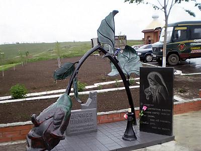 Памятник погибшим женщинам-солдатам под Чапаевкой. 