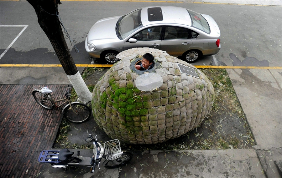 pb 101202 egg1 shulman.photoblog900 Китаец построил дом яйцо, чтобы не снимать квартиру